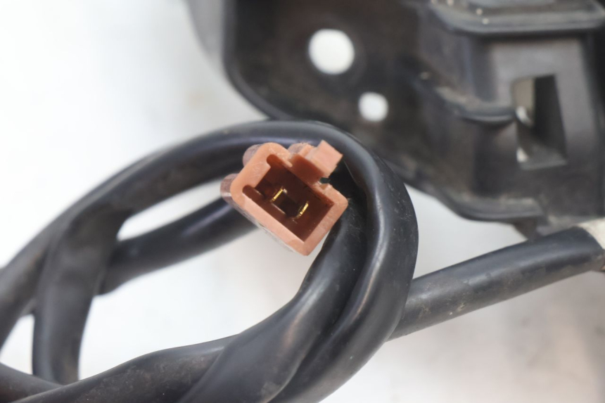 photo de CLIGNOTANT AVANT GAUCHE YAMAHA N-MAX NMAX 125 (2021 - 2024) - Points de fixation