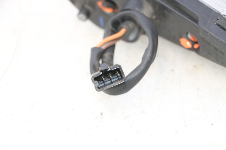 photo de CLIGNOTANT AVANT GAUCHE KYMCO LIKE 4T 50 (2019 - 2025) - Points de fixation