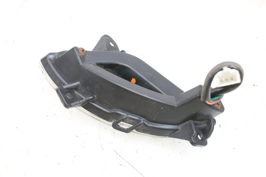 photo de CLIGNOTANT AVANT GAUCHE JM MOTORS OLDIES GT 4T 50 (2018 - 2025) - Gros plan technique