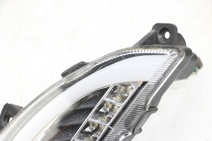 photo de CLIGNOTANT AVANT GAUCHE JM MOTORS OLDIES GT 4T 50 (2018 - 2025) - Points de fixation