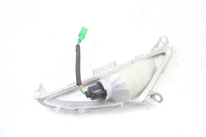 photo de CLIGNOTANT AVANT GAUCHE SYM ORBIT 2 4T 50 (2008 - 2017) - Gros plan technique