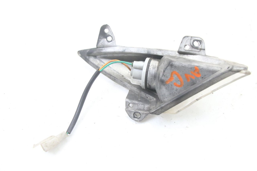 photo de CLIGNOTANT AVANT GAUCHE PEUGEOT CITYSTAR 125 (2011 - 2017) - Autre angle de vue