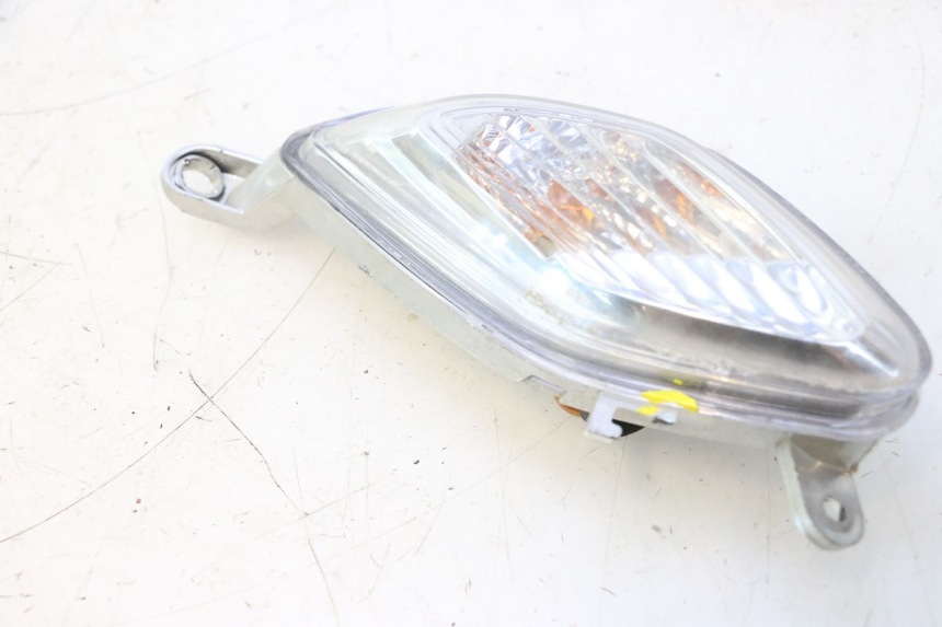 photo de CLIGNOTANT AVANT GAUCHE JM MOTORS SANTANA 50 (2014 - 2023) - Points de fixation