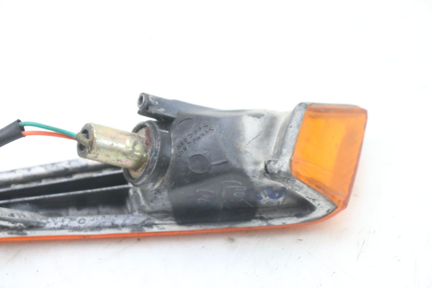 photo de CLIGNOTANT AVANT GAUCHE HONDA SCV LEAD 100 (2003 - 2007) - État de surface