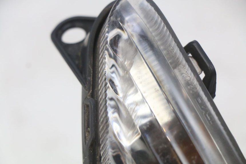 photo de CLIGNOTANT AVANT GAUCHE SUZUKI SIXTEEN 125 (2008 - 2010) - Détail de la pièce