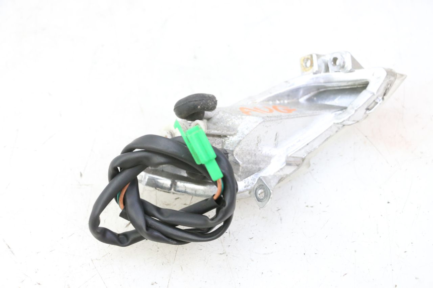 photo de CLIGNOTANT AVANT GAUCHE PEUGEOT TWEET 4T 50 (2018 - 2022) - Gros plan technique