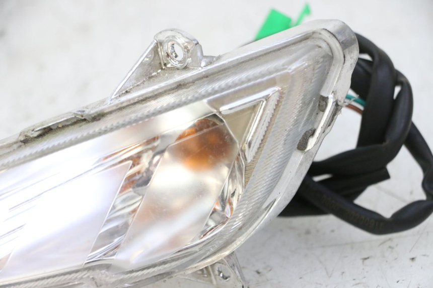 photo de CLIGNOTANT AVANT GAUCHE PEUGEOT TWEET 4T 50 (2018 - 2022) - Points de fixation