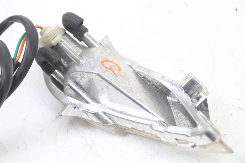 photo de CLIGNOTANT AVANT GAUCHE PEUGEOT TWEET PRO CARGO 50 (2018 - 2022) - Points de fixation