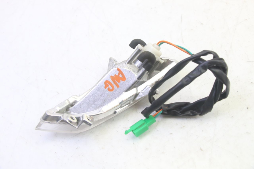 photo de CLIGNOTANT AVANT GAUCHE PEUGEOT TWEET PRO EFI 4T 50 (2021 - 2022) - Autre angle de vue