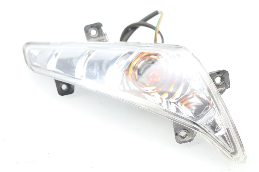 photo de CLIGNOTANT AVANT GAUCHE RAZZO VENICE 50 (2009 - 2014) - Gros plan technique