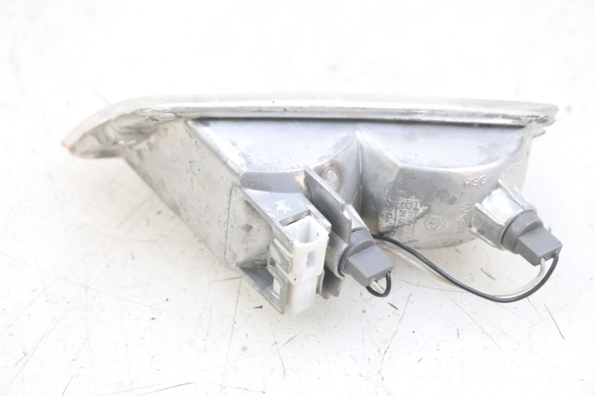 photo de CLIGNOTANT AVANT GAUCHE PIAGGIO VESPA GTS SUPER IE 125 (2009 - 2016) - Autre angle de vue