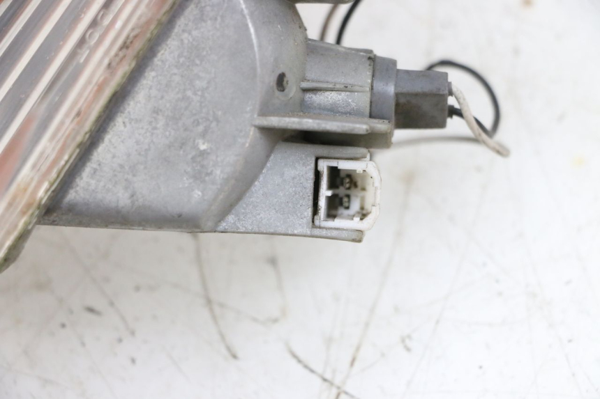 photo de CLIGNOTANT AVANT GAUCHE PIAGGIO VESPA GTS SUPER IE 125 (2009 - 2016) - Autre angle de vue