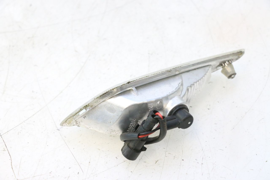 photo de CLIGNOTANT AVANT GAUCHE PIAGGIO VESPA PRIMAVERA 2T 50 (2013 - 2018) - Gros plan technique