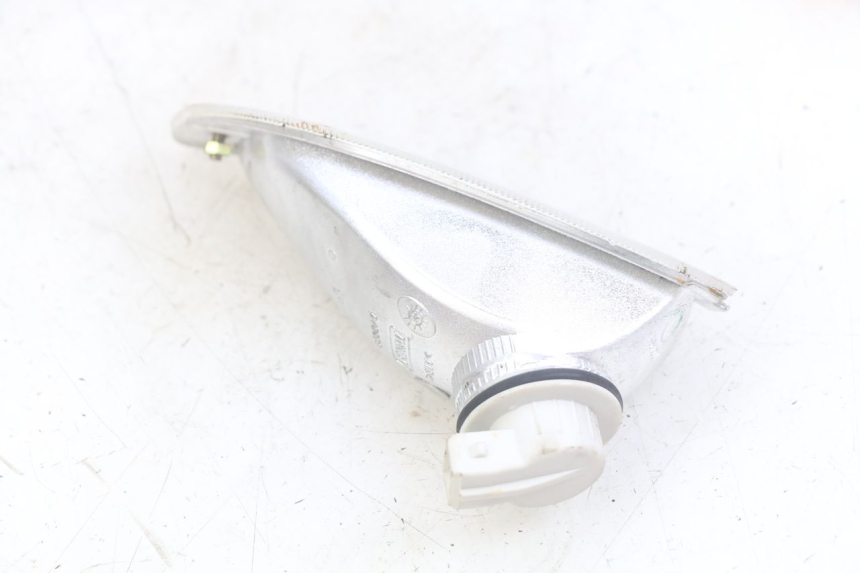 photo de CLIGNOTANT AVANT GAUCHE PIAGGIO VESPA S 2T 50 (2007 - 2014) - Autre angle de vue