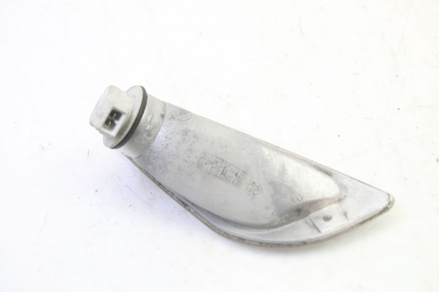 photo de CLIGNOTANT AVANT GAUCHE PIAGGIO VESPA S 2T 50 (2007 - 2014) - Gros plan technique