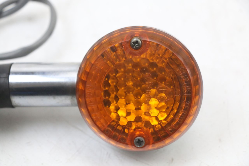 photo de CLIGNOTANT AVANT GAUCHE SUZUKI VL INTRUDER 125 (2004 - 2007) - Détail de la pièce