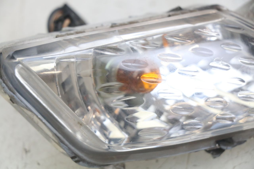 photo de CLIGNOTANT AVANT GAUCHE YAMAHA X-MAX XMAX 250 (2006 - 2009) - Zoom état d’usage