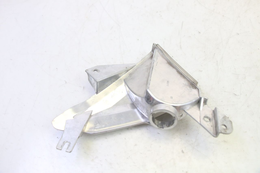 photo de CLIGNOTANT AVANT GAUCHE YAMAHA X-MAX XMAX 125 (2010 - 2013) - Autre angle de vue