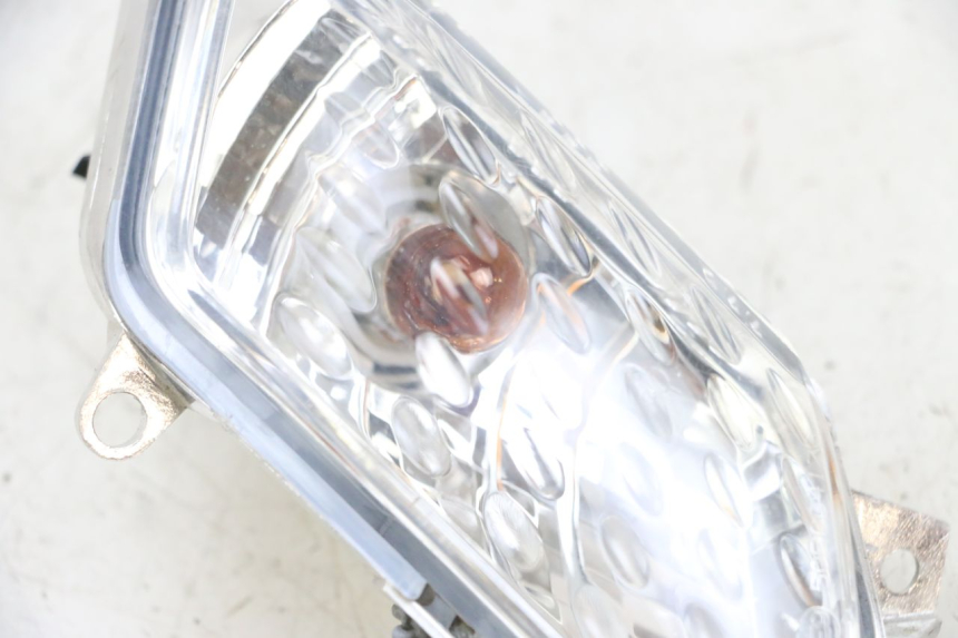 photo de CLIGNOTANT AVANT GAUCHE YAMAHA XMAX X-MAX 125 (2006 - 2009) - Points de fixation