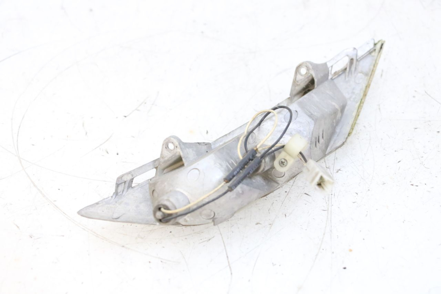 photo de CLIGNOTANT AVANT GAUCHE PIAGGIO X8 125 (2004 - 2007) - Points de fixation