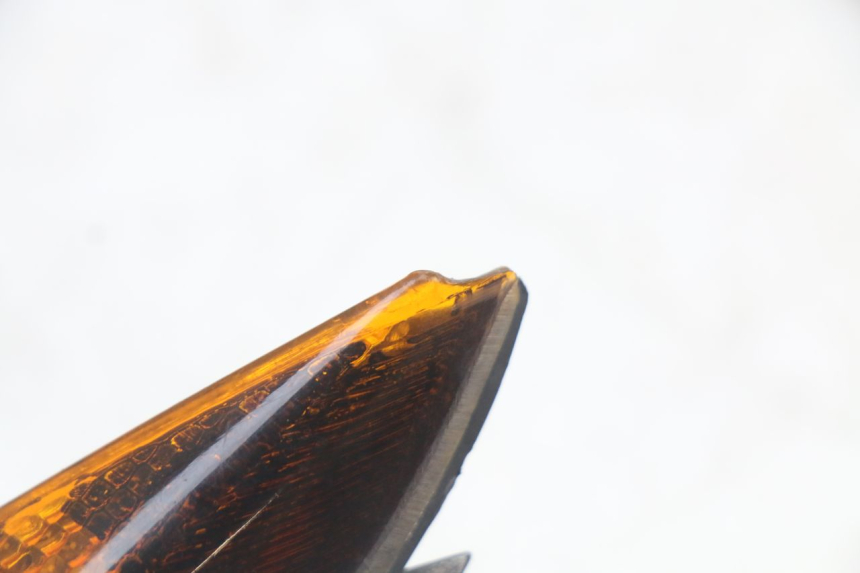 photo de CLIGNOTANT AVANT GAUCHE YAMAHA BW'S NG NEXT GENERATION 50 (1996 - 2003) - Gros plan technique