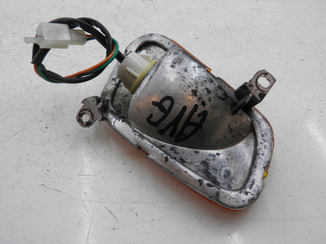 photo de CLIGNOTANT AVANT GAUCHE YIYING YY 125 T-10 125 (2006 - 2012) - Autre angle de vue