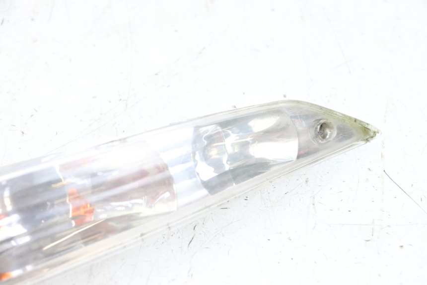 photo de CLIGNOTANT AVANT GAUCHE PIAGGIO ZIP 2T 50 (2009 - 2019) - Détails caractéristiques