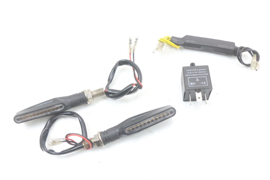 photo de CLIGNOTANT AVANT HYOSUNG GTR 125 (2006 - 2008) - Vue principale