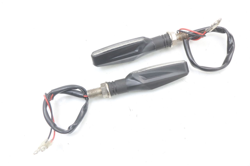 photo de CLIGNOTANT AVANT HYOSUNG GTR 125 (2006 - 2008) - Autre angle de vue