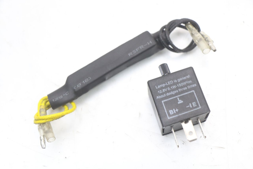 photo de CLIGNOTANT AVANT HYOSUNG GTR 125 (2006 - 2008) - Gros plan technique