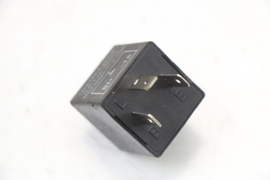 photo de CLIGNOTANT AVANT HYOSUNG GTR 125 (2006 - 2008) - Points de fixation