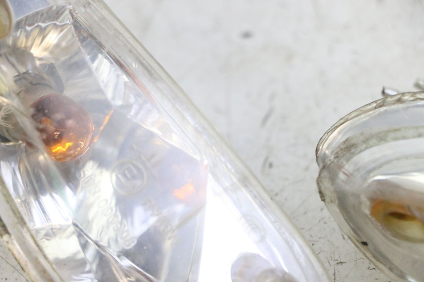 photo de CLIGNOTANT AVANT KYMCO AGILITY 4T 50 (2018 - 2022) - Gros plan technique