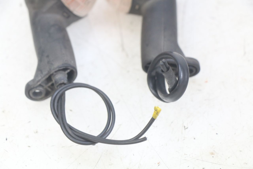 photo de CLIGNOTANT AVANT PEUGEOT LUDIX 50 (2005 - 2007) - Gros plan technique