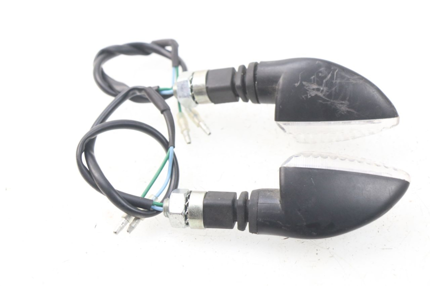 photo de CLIGNOTANT AVANT PEUGEOT METROPOLIS 400 (2017 - 2020) - Autre angle de vue