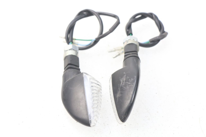 photo de CLIGNOTANT AVANT PEUGEOT METROPOLIS 400 (2017 - 2020) - Gros plan technique