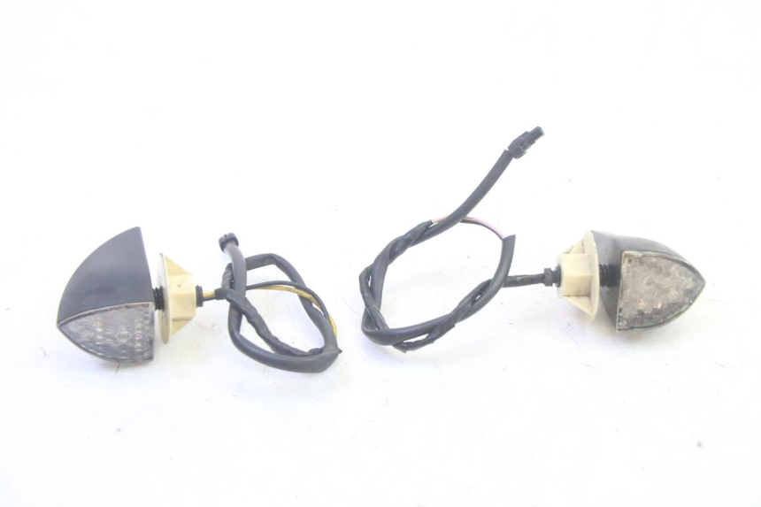 photo de CLIGNOTANT AVANT PIAGGIO MP3 RL 250 (2006 - 2010) - Vue principale