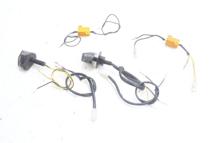 photo de CLIGNOTANT AVANT PIAGGIO MP3 500 (2016 - 2018) - Autre angle de vue