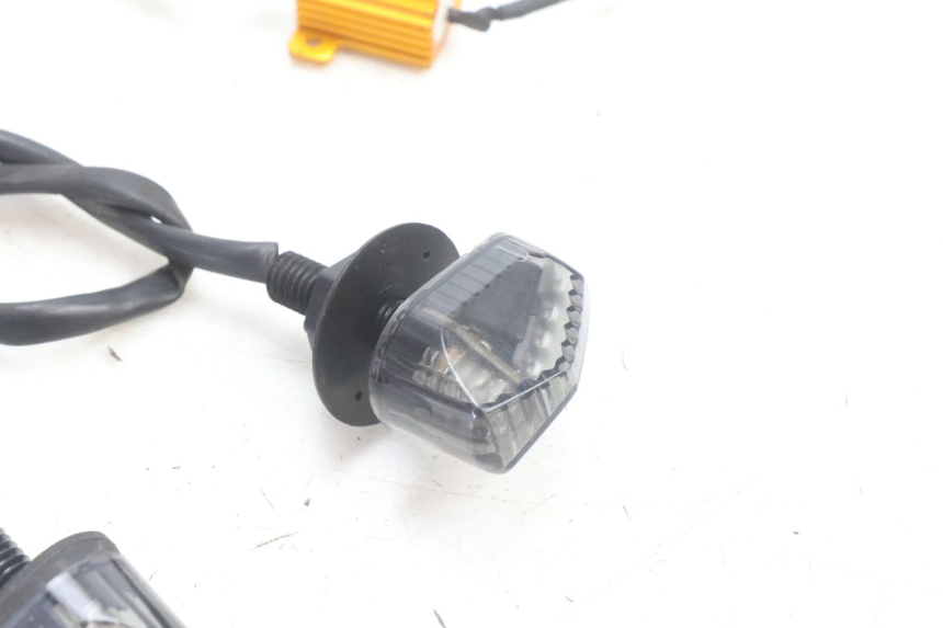 photo de CLIGNOTANT AVANT PIAGGIO MP3 500 (2016 - 2018) - Points de fixation