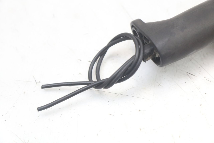 photo de CLIGNOTANT AVANT PEUGEOT LUDIX 50 (2005 - 2007) - État de surface