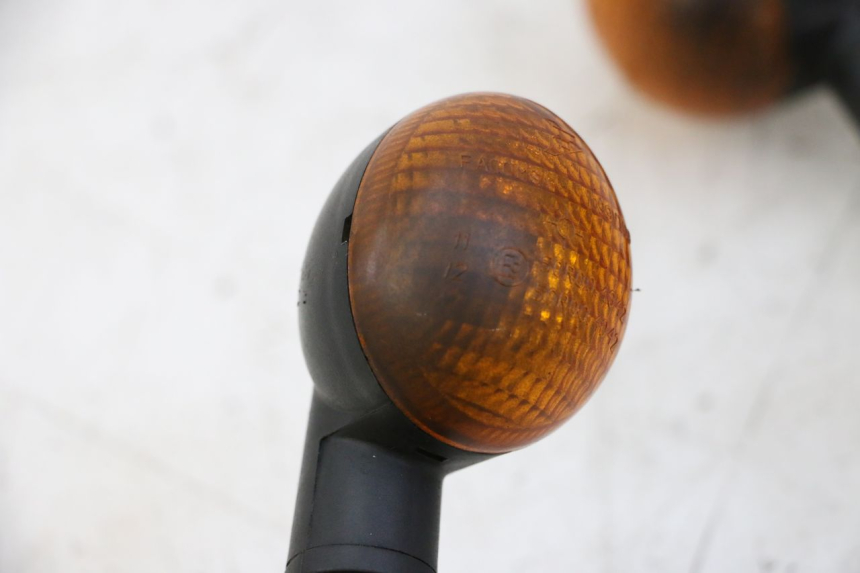 photo de CLIGNOTANT AVANT PEUGEOT LUDIX 50 (2008 - 2017) - Autre angle de vue