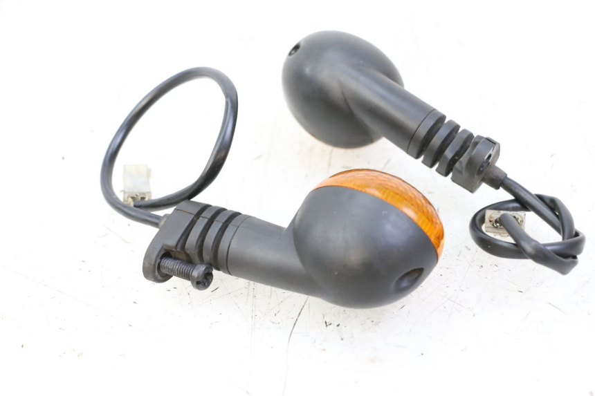 photo de CLIGNOTANT AVANT PEUGEOT LUDIX 50 (2008 - 2017) - Points de fixation