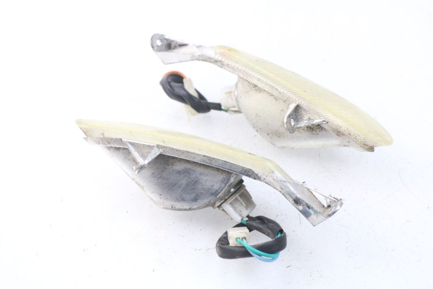 photo de CLIGNOTANT AVANT VASTRO R-ONE 4T 50 (2014 - 2022) - Points de fixation