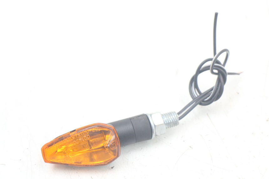 photo de CLIGNOTANT AVANT DERBI SENDA SM X-TREME 50 (2006 - 2010) - Autre angle de vue