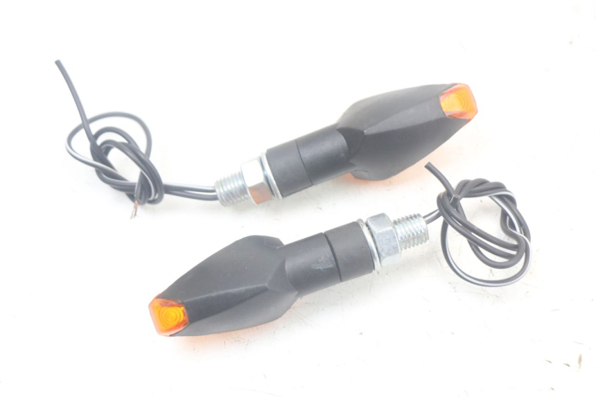 photo de CLIGNOTANT AVANT DERBI SENDA SM X-TREME 50 (2006 - 2010) - État de surface