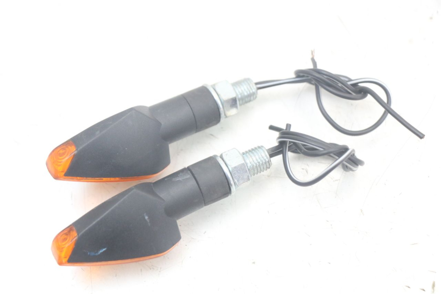 photo de CLIGNOTANT AVANT DERBI SENDA SM X-TREME 50 (2006 - 2010) - Marquages et références