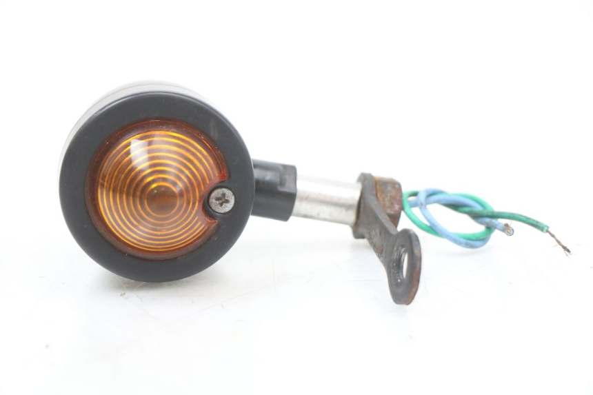 photo de CLIGNOTANT AVANT HARLEY DAVIDSON SPORTSTER XL CUSTOM 1200 (2003 - 2004) - Gros plan technique