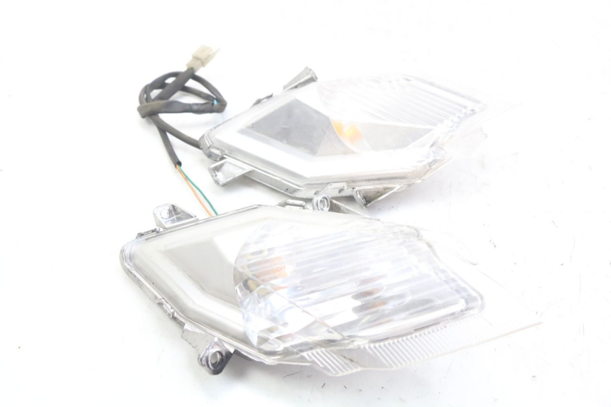 photo de CLIGNOTANT AVANT RAZZO STEED 125 (2012 - 2018) - Gros plan technique