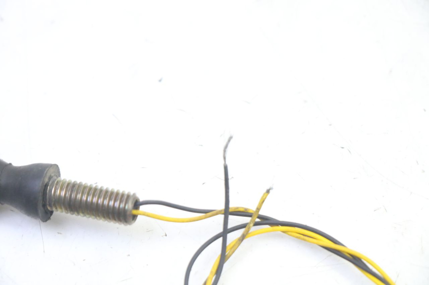 photo de CLIGNOTANT AVANT SUZUKI SV S 650 (2003 - 2009) - Gros plan technique