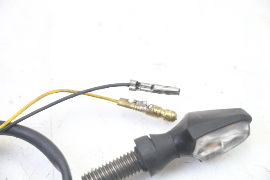 photo de CLIGNOTANT AVANT SUZUKI SV S 650 (2003 - 2009) - État de surface