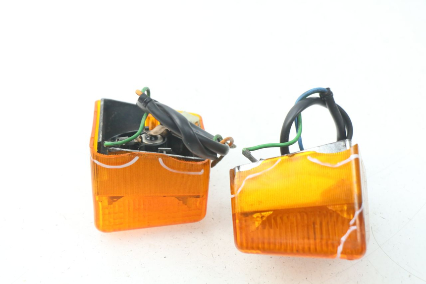 photo de CLIGNOTANT AVANT PEUGEOT SX 80 (1986 - 1995) - Autre angle de vue